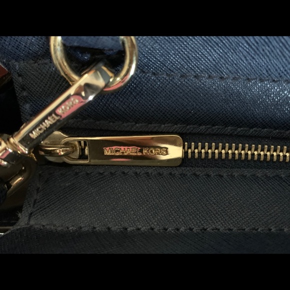 Michael Kors | Selma Satchel - Picture 6 of 9